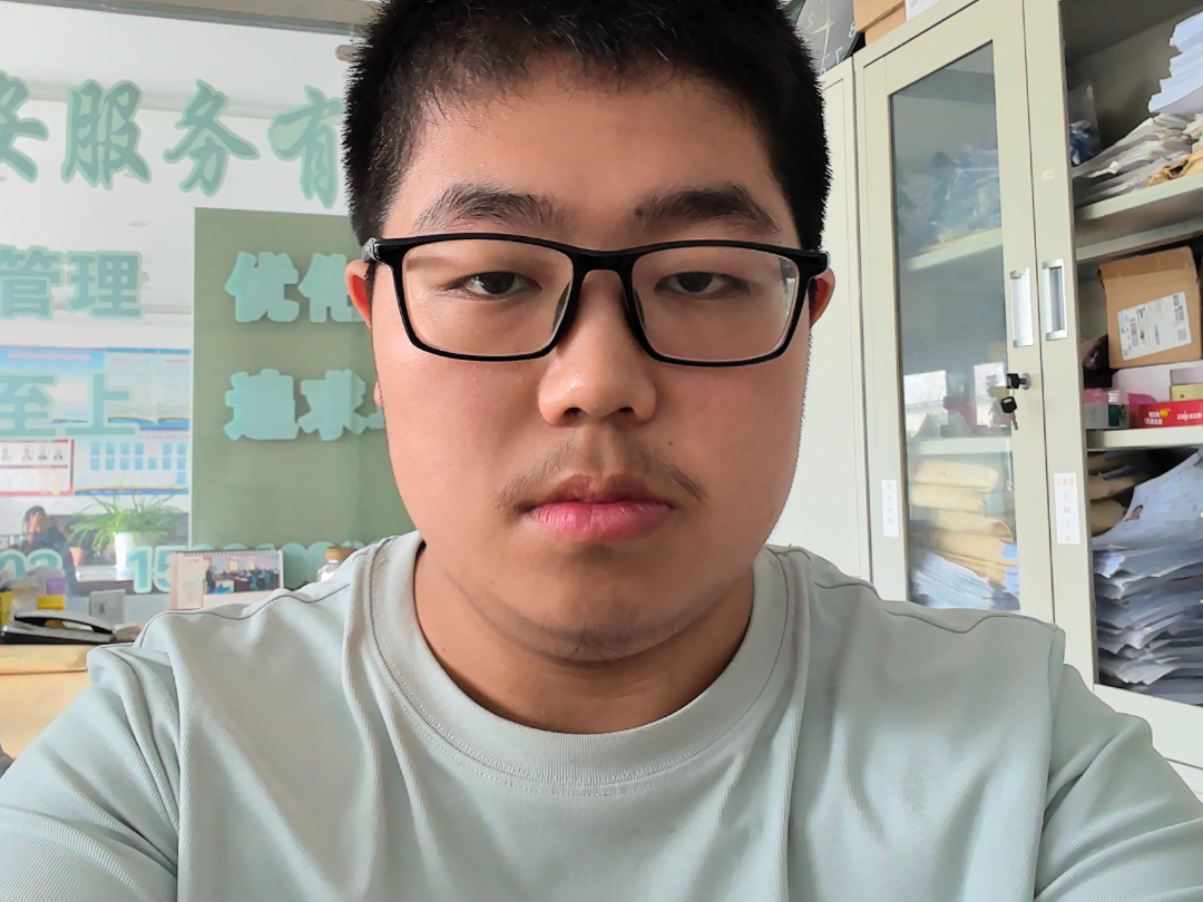 黄诚.jpg